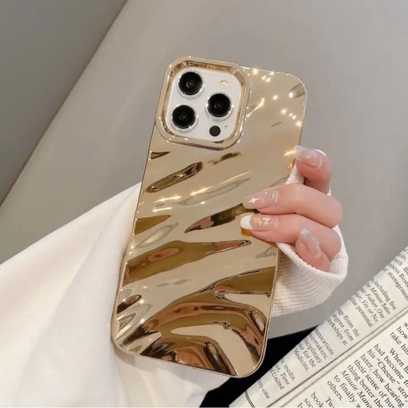 iPhone 15 Pro Max Ripple Embossed Electroplated Anti-fall Gold Case - Picture 2 of 2